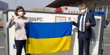 В Україну відправили першу партію китайської вакцини CoronaVac 